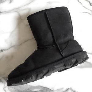 UGG | Essential Short Leather Boot Black